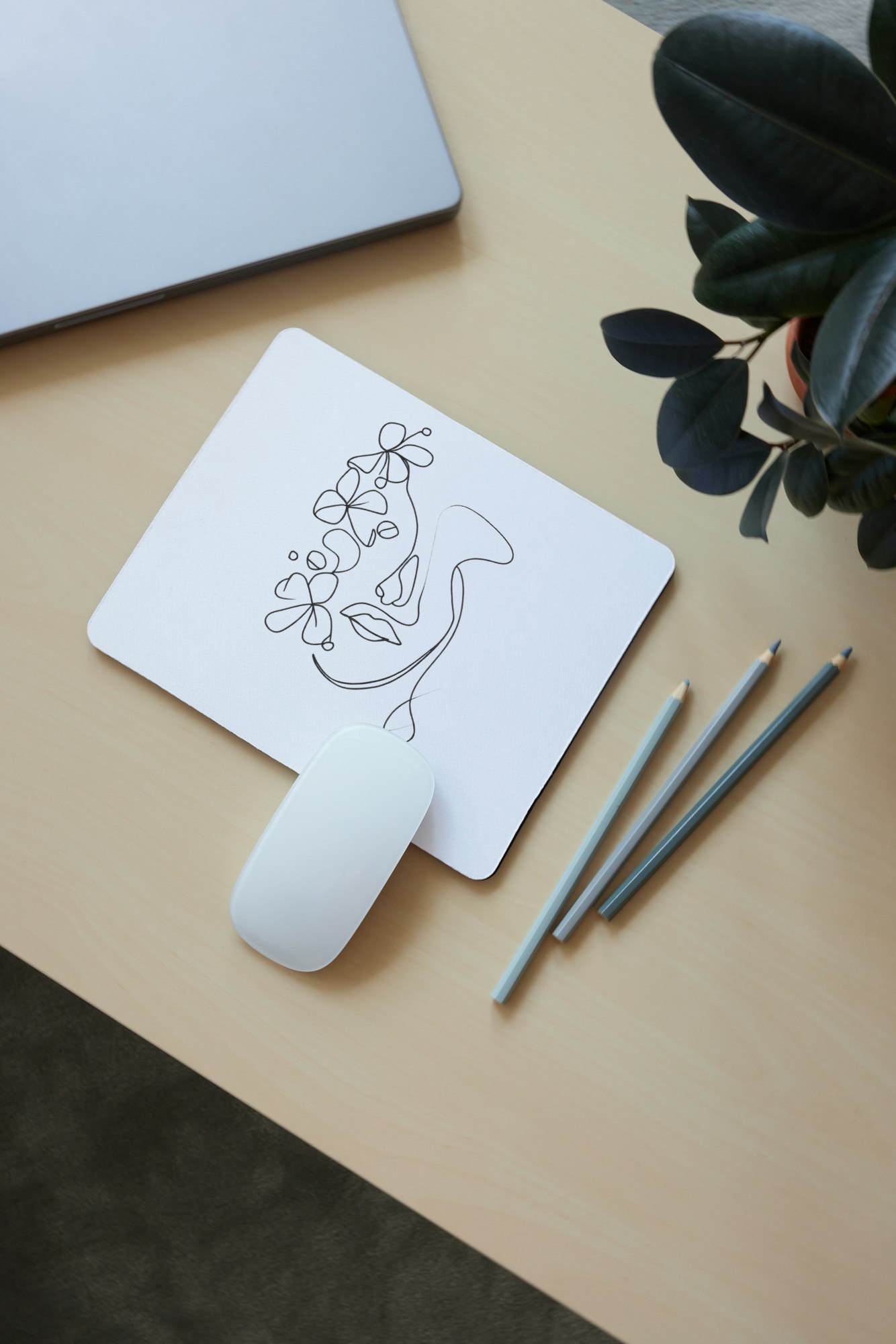 Female line art Mouse Pad 006