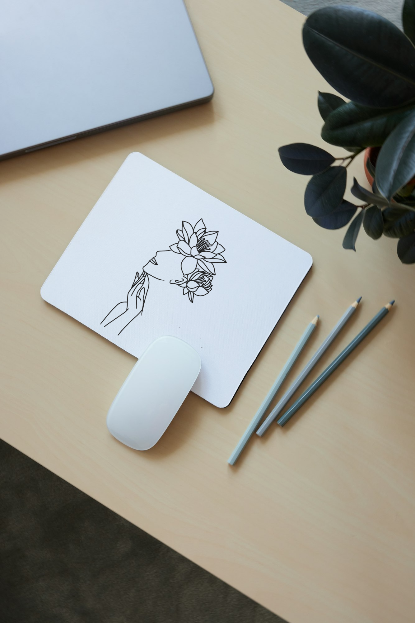 Female line art Mouse Pad 004